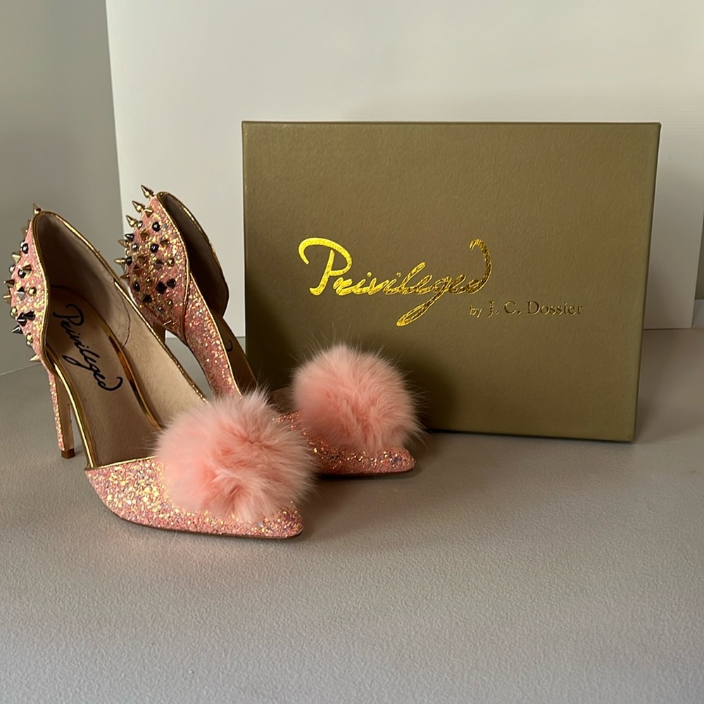 Privileged by J.C. Dossier, Broadway Pink Size 8 shoe.